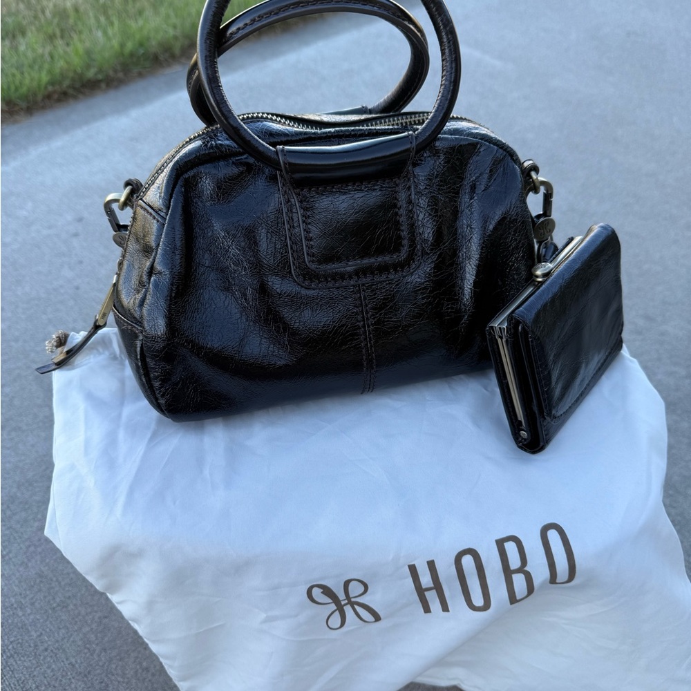 HOBO SHEILA Small Patient Black leather bag & matching wallet